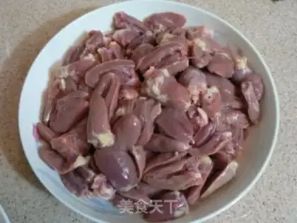 Make Spicy fried chicken and onion slices step 3