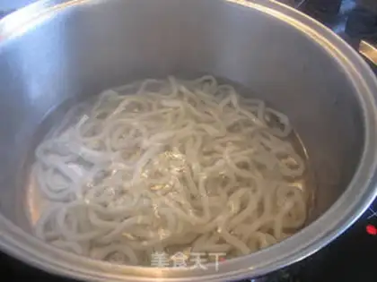 Make Cooking Udon noodles in mixed vegetable soup step 0