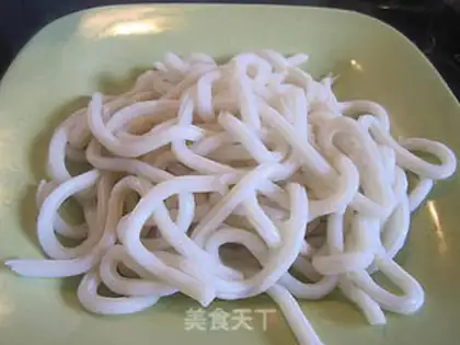 Make Cooking Udon noodles in mixed vegetable soup step 1