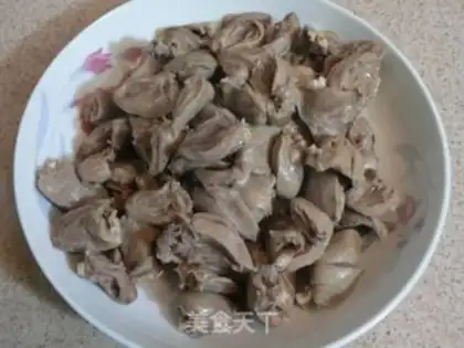 Make Spicy fried chicken and onion slices step 5