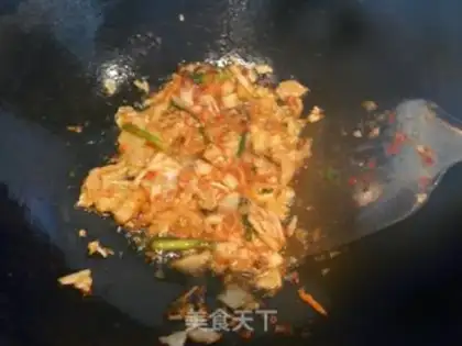 Make Korean pickled cabbage and seaweed fried rice step 1
