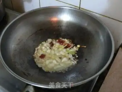 Make Spicy fried chicken and onion slices step 7