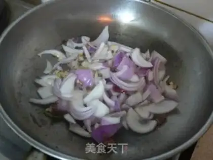 Make Spicy fried chicken and onion slices step 8