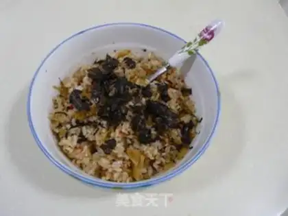Make Korean pickled cabbage and seaweed fried rice step 4