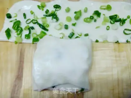 Make Multi-layer chopped green onion pancakes step 7
