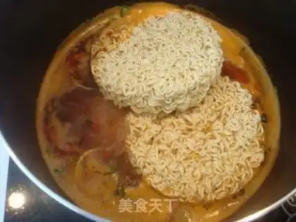 Make Pickled instant noodle pot step 4