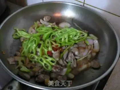 Make Spicy fried chicken and onion slices step 11