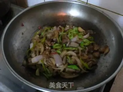 Make Spicy fried chicken and onion slices step 12
