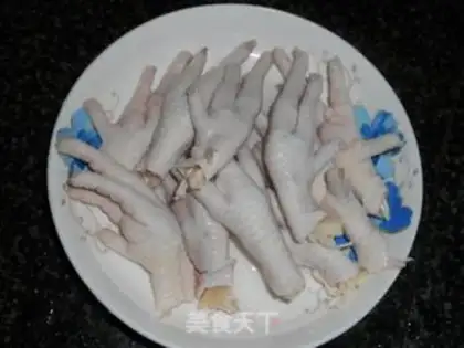 Make Braised chicken feet with mountain pepper step 0