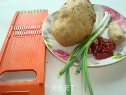 Make Dry stir-fried golden shredded potatoes step 0