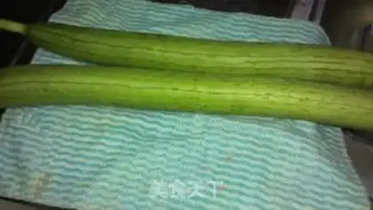Make stir-fried loofah step 0