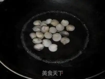 Make Clam stewed egg step 1