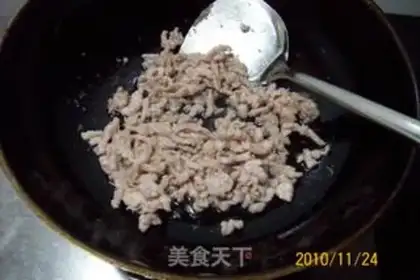 Make stir-fried vegetarian sausage with green pepper and mushroom step 5