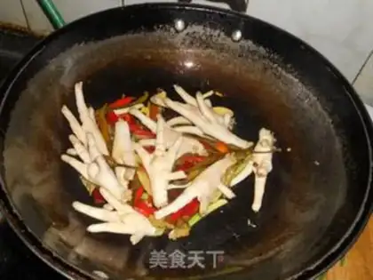 Make Braised chicken feet with mountain pepper step 4