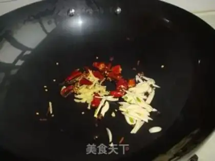 Make Dry stir-fried golden shredded potatoes step 6