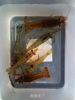 Make stir-fried river shrimp with chili peppers step 0