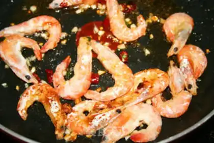 Make Crispy curry red shrimp step 5