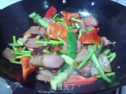 Make stir-fried bacon with garlic sprouts step 5