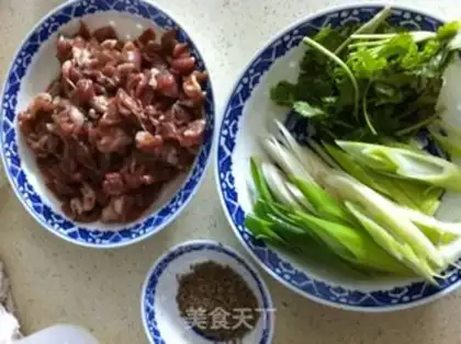 Make lamb with fried green onions step 0