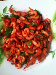 Make stir-fried river shrimp with chili peppers step 7