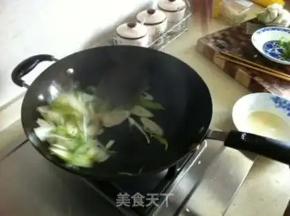 Make lamb with fried green onions step 4