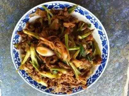 Make lamb with fried green onions step 8