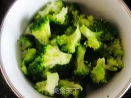 Make Blue and white cold dishes step 1
