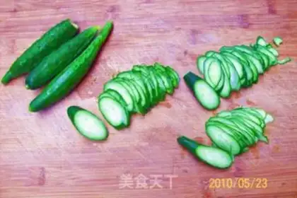 Make Sweet and sour cucumber green peacock step 1