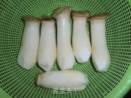 Make stir-fried mushroom with meat step 0