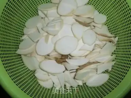 Make stir-fried mushroom with meat step 1