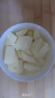 Make Braised chicken wings and stewed potatoes step 1