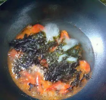 Make Laver, tomato and egg soup step 4