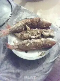 Make Roasted red shirt fish in soy sauce step 2
