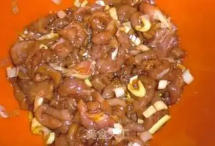 Make stir-fried mushroom with meat step 2