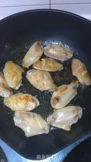 Make Braised chicken wings and stewed potatoes step 3