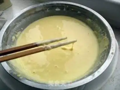 Make shredded potato egg cake step 3