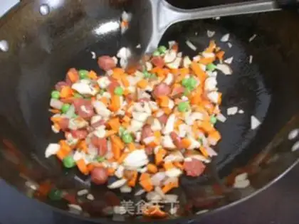 Make Pumpkin sausage braised rice step 3