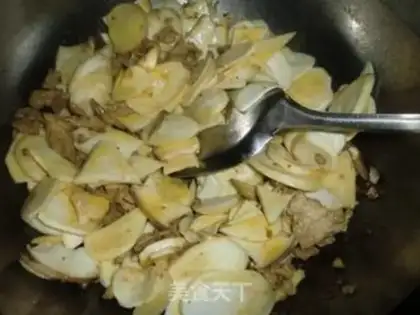 Make stir-fried mushroom with meat step 4