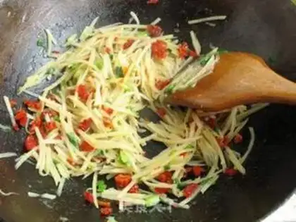 Make shredded potato egg cake step 5
