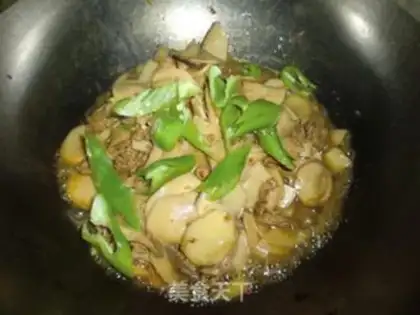 Make stir-fried mushroom with meat step 6