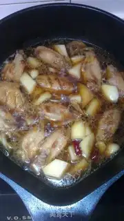 Make Braised chicken wings and stewed potatoes step 6
