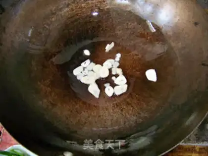 Make Authentic Hunan stir-fried pork step 2