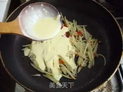 Make shredded potato egg cake step 7