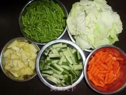 Make assorted salad step 2