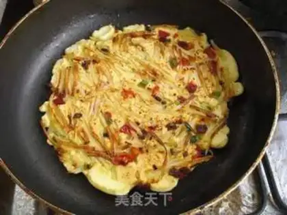 Make shredded potato egg cake step 8