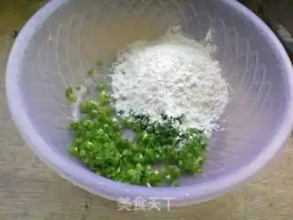 Make onion omelet step 1