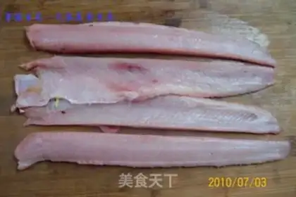 Make stir-fried fish fillets with green pepper and rice bamboo step 2