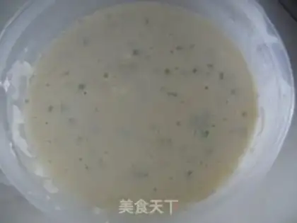 Make chopped green onion egg cake step 2