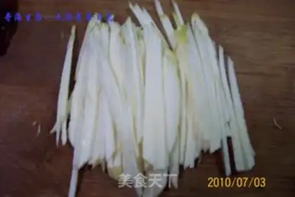 Make stir-fried fish fillets with green pepper and rice bamboo step 5