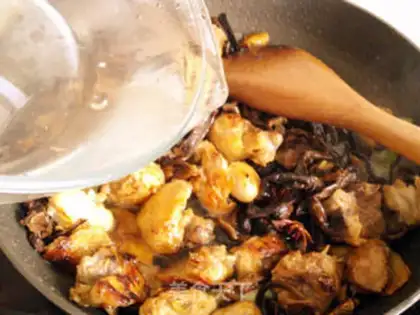 Make Chicken stewed hazel mushroom step 10